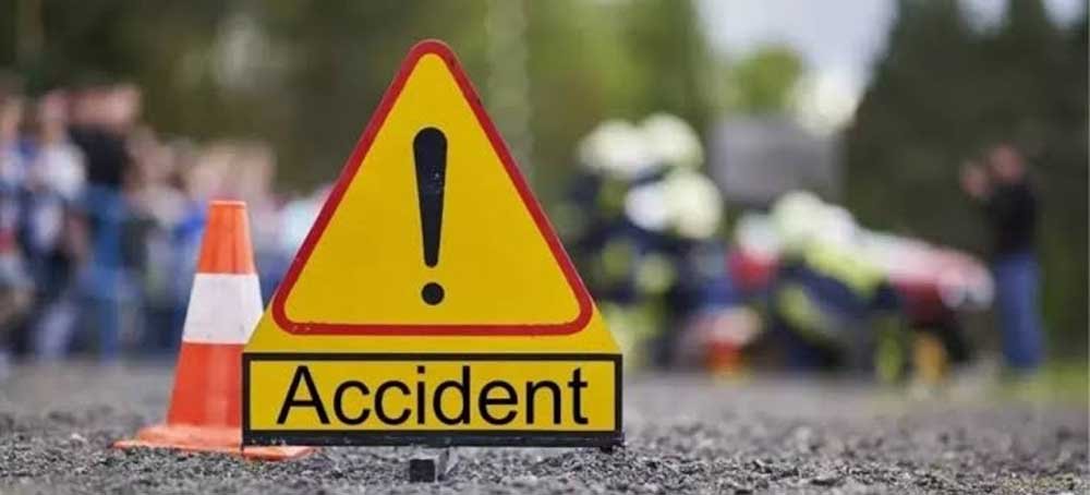 दतिया में भीषण सड़क हादसा: डंपर ने बस को पीछे से मारी टक्कर, 24 यात्री घायल दतिया में भीषण सड़क हादसा: डंपर ने बस को पीछे से मारी टक्कर, 24 यात्री घायल