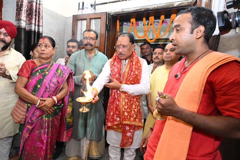 मुख्यमंत्री विष्णु देव साय ने मां काली और मां दुर्गा की पूजा-अर्चना कर प्रदेश की सुख-समृद्धि की कामना की मुख्यमंत्री विष्णु देव साय ने मां काली और मां दुर्गा की पूजा-अर्चना कर प्रदेश की सुख-समृद्धि की कामना की