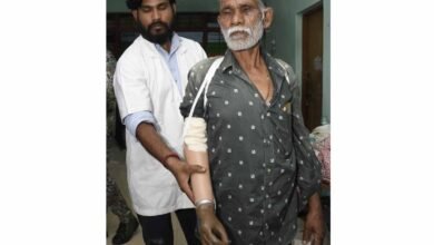 ट्रेन हादसे के दर्द पर ‘सेवा संकल्प’ का मरहम, धमतरी के तेजराम को दो घंटे में मिला कृत्रिम हाथ, लौटी जिंदगी की रंगत ट्रेन हादसे के दर्द पर ‘सेवा संकल्प’ का मरहम, धमतरी के तेजराम को दो घंटे में मिला कृत्रिम हाथ, लौटी जिंदगी की रंगत