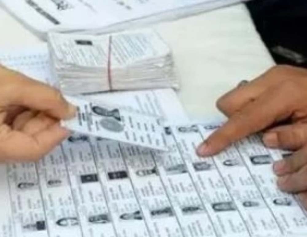 यूपी-पंजाब समेत 17 राज्यों में अपडेट होगी वोटर लिस्ट यूपी-पंजाब समेत 17 राज्यों में अपडेट होगी वोटर लिस्ट
