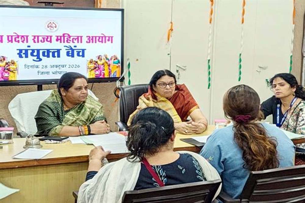 संयुक्त बेंच में 51 प्रकरणों की सुनवाई, महिलाओं की समस्याओं के संवेदनशील समाधान पर जोर संयुक्त बेंच में 51 प्रकरणों की सुनवाई, महिलाओं की समस्याओं के संवेदनशील समाधान पर जोर