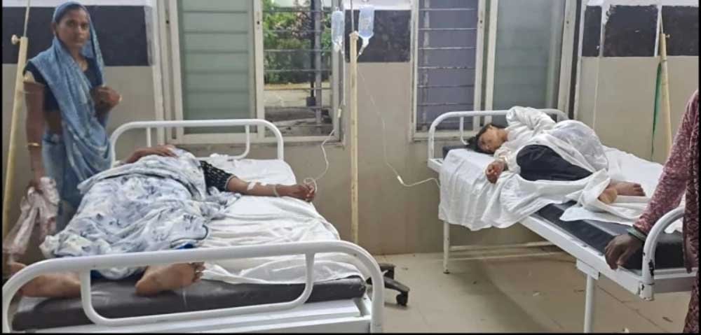 माता की मूर्ति विसर्जन यात्रा में मधुमक्खियों का हमला, मची भगदड़; 25 लोग घायल, 13 अस्पताल में भर्ती माता की मूर्ति विसर्जन यात्रा में मधुमक्खियों का हमला, मची भगदड़; 25 लोग घायल, 13 अस्पताल में भर्ती
