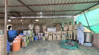 मिल्क पाउडर से लेकर यूरिया तक का इस्तेमाल, मंदसौर में सिंथेटिक दूध बनाने वाली फैक्ट्री का भंडाफोड़ मिल्क पाउडर से लेकर यूरिया तक का इस्तेमाल, मंदसौर में सिंथेटिक दूध बनाने वाली फैक्ट्री का भंडाफोड़