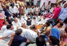 मुख्यमंत्री डॉ. यादव ने दुर्घटना में अपने परिजनों को खोने वाले परिवारों को बंधाया ढांढस