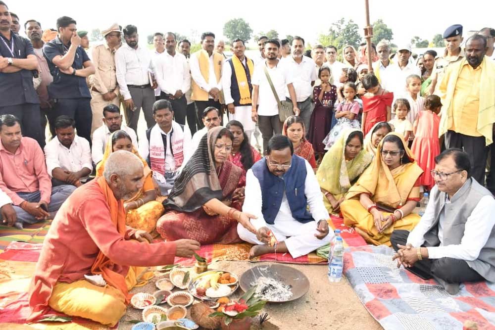 महाअष्टमी पर चलगली क्षेत्र को मंत्री रामविचार नेताम का बड़ी सौगात मोरन नदी पर 5.91 करोड़ की लागत से बनेगा उच्चस्तरीय पुल महाअष्टमी पर चलगली क्षेत्र को मंत्री रामविचार नेताम का बड़ी सौगात मोरन नदी पर 5.91 करोड़ की लागत से बनेगा उच्चस्तरीय पुल