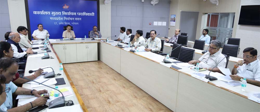 मुख्य निर्वाचन पदाधिकारी कार्यालय में राजनीतिक दलों की बैठक संपन्न मुख्य निर्वाचन पदाधिकारी कार्यालय में राजनीतिक दलों की बैठक संपन्न