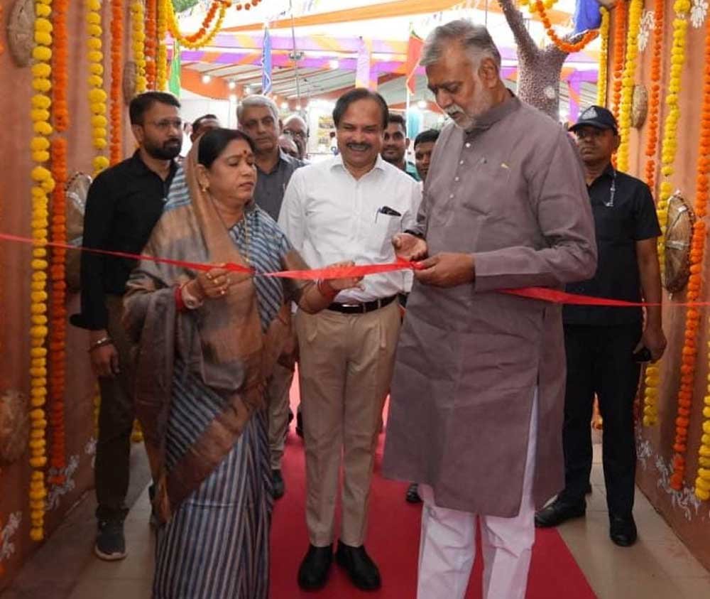 मंत्री पटेल में भोपाल हाट में 21वें रीजनल सरस मेले का किया शुभारंभ मंत्री पटेल में भोपाल हाट में 21वें रीजनल सरस मेले का किया शुभारंभ