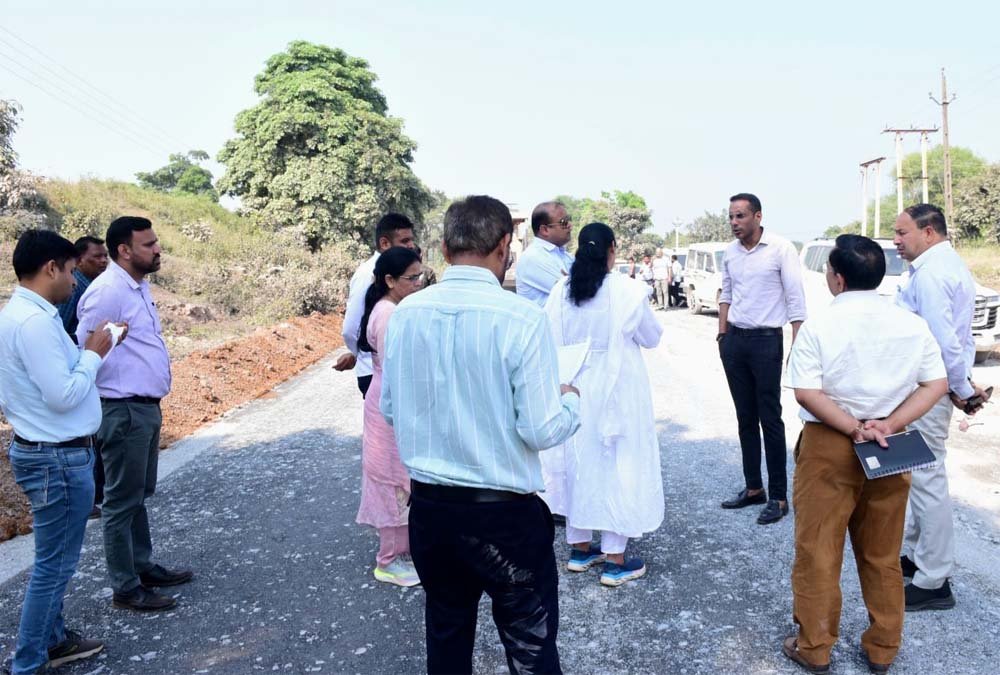 पीडब्ल्यूडी सचिव का निरीक्षण, निर्माण गुणवत्ता में लापरवाही पर नाराजगी पीडब्ल्यूडी सचिव का निरीक्षण, निर्माण गुणवत्ता में लापरवाही पर नाराजगी