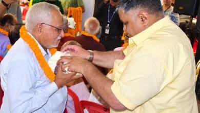 अंतर्राष्ट्रीय वृद्धजन दिवस पर सियानगुड़ी में बुजुर्गों का सम्मान, राजेश अग्रवाल ने शॉल-फल भेंट कर लिया आशीर्वाद अंतर्राष्ट्रीय वृद्धजन दिवस पर सियानगुड़ी में बुजुर्गों का सम्मान, राजेश अग्रवाल ने शॉल-फल भेंट कर लिया आशीर्वाद