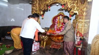 उप मुख्यमंत्री विजय शर्मा ने कवर्धा में मां महामाया और मां विंध्यवासिनी के दर्शन कर प्रदेश की सुख-समृद्धि और खुशहाली की कामना की उप मुख्यमंत्री विजय शर्मा ने कवर्धा में मां महामाया और मां विंध्यवासिनी के दर्शन कर प्रदेश की सुख-समृद्धि और खुशहाली की कामना की