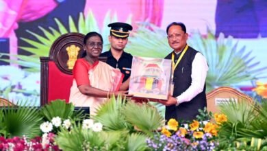 राष्ट्रपति द्रौपदी मुर्मु ने बस्तर दशहरा की अनूठी परंपराओं और जनजातीय संस्कृति की सराहना की राष्ट्रपति द्रौपदी मुर्मु ने बस्तर दशहरा की अनूठी परंपराओं और जनजातीय संस्कृति की सराहना की
