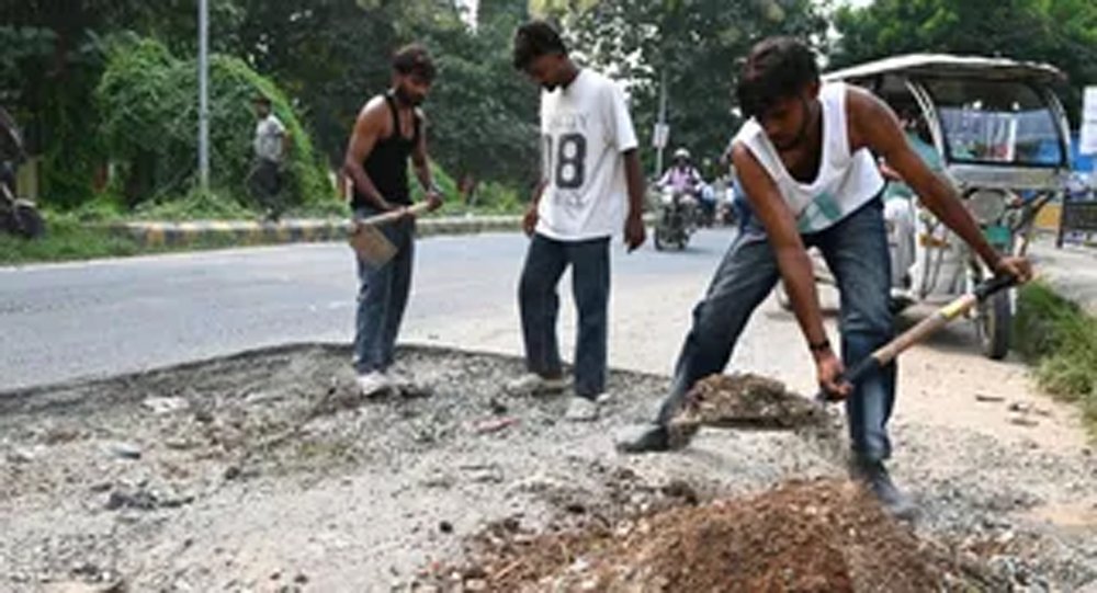 योगी सरकार ने मंडी परिषद के 1,111 संपर्क मार्गों की मरम्मत के लिए 477 करोड़ रुपये किए जारी योगी सरकार ने मंडी परिषद के 1,111 संपर्क मार्गों की मरम्मत के लिए 477 करोड़ रुपये किए जारी