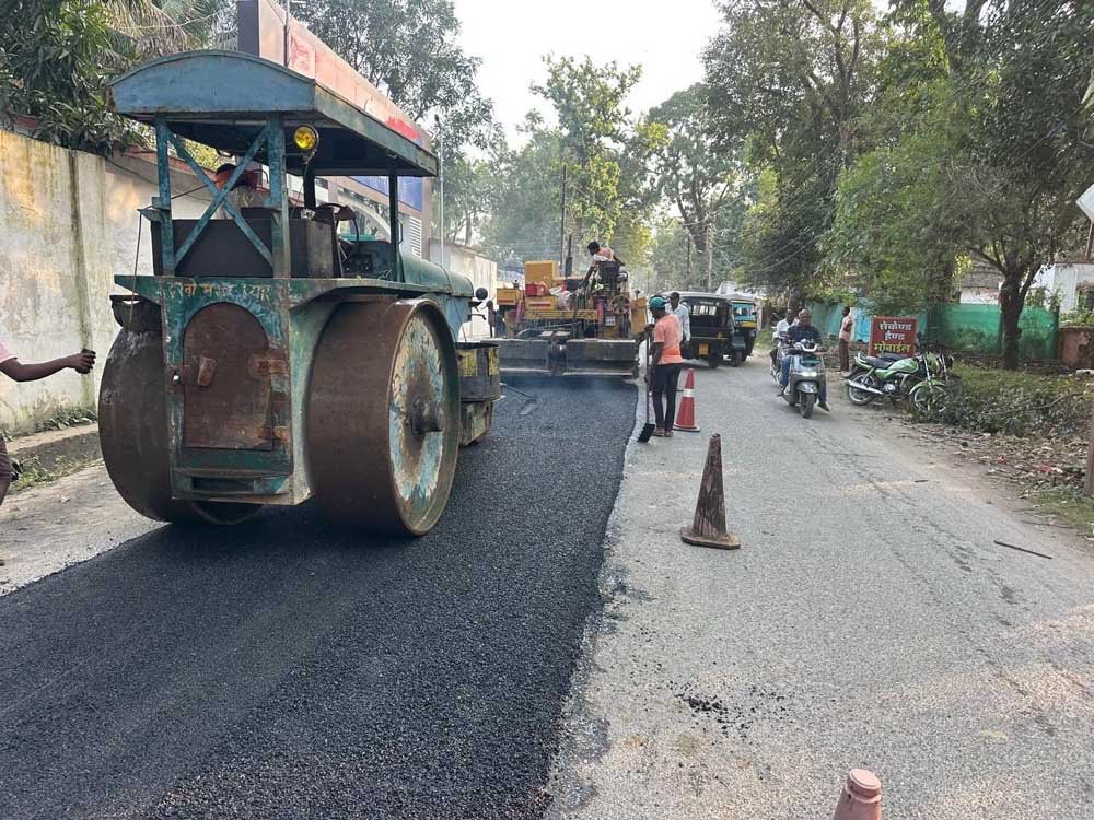 उप मुख्यमंत्री अरुण साव के निर्देश पर एक्शन में पीडब्ल्यूडी, सड़कों की मरम्मत युद्धस्तर पर शुरू उप मुख्यमंत्री अरुण साव के निर्देश पर एक्शन में पीडब्ल्यूडी, सड़कों की मरम्मत युद्धस्तर पर शुरू