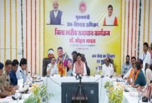 मुख्यमंत्री डॉ. यादव ने समाधान ऑनलाइन में समस्याएं सुनकर किया निराकरण