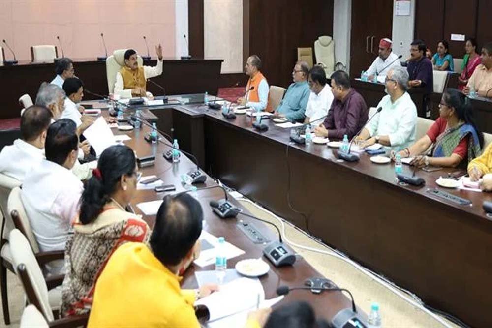 मुख्यमंत्री डॉ. यादव ने विभिन्न श्रमिक और कर्मचारी संगठनों के प्रतिनिधियों से किया संवाद मुख्यमंत्री डॉ. यादव ने विभिन्न श्रमिक और कर्मचारी संगठनों के प्रतिनिधियों से किया संवाद