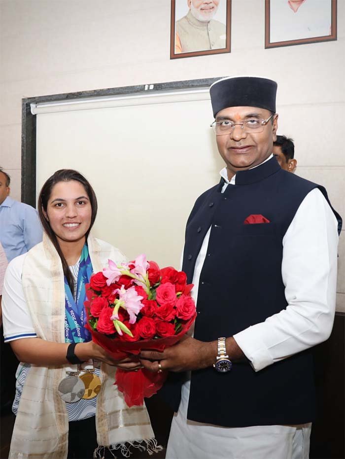 शूटिंग खिलाड़ी नीरू ढांडा ने एशियाई खेलों में जीते 3 पदक, 2 स्वर्ण सहित ऐतिहासिक उपलब्धि शूटिंग खिलाड़ी नीरू ढांडा ने एशियाई खेलों में जीते 3 पदक, 2 स्वर्ण सहित ऐतिहासिक उपलब्धि