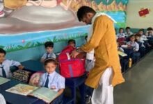 भारी स्कूल बैग पर बाल आयोग सख्त, वजन तय करने की अनुशंसा