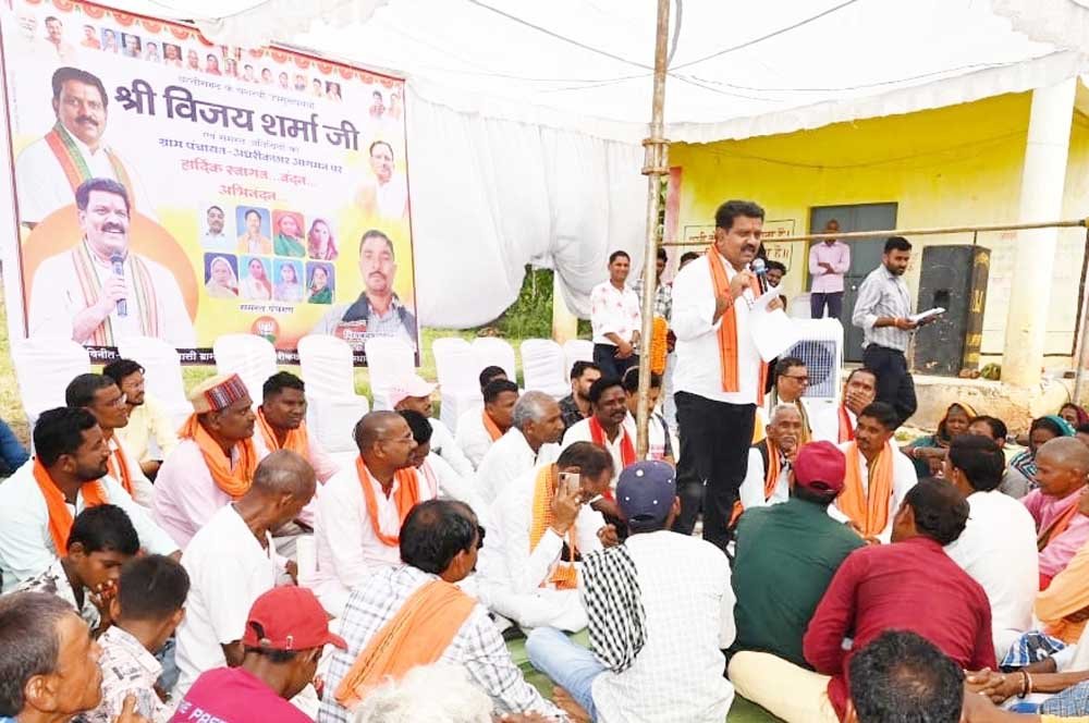 उप मुख्यमंत्री विजय शर्मा ने कबीरधाम के वनांचल ग्रामों में लगाई चौपाल उप मुख्यमंत्री विजय शर्मा ने कबीरधाम के वनांचल ग्रामों में लगाई चौपाल