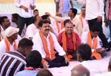 ग्रामीणों के बीच जमीन पर बैठकर उप मुख्यमंत्री ने किया आत्मीय संवाद, 74.80 लाख रुपए के विकास कार्यों की दी सौगात