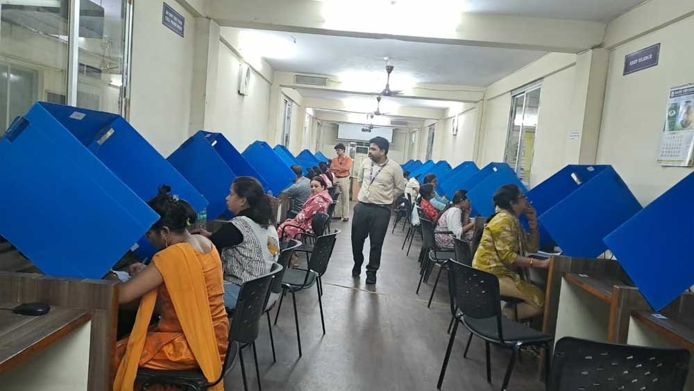शिक्षक भर्ती परीक्षा के पहले दिन 83.25 प्रतिशत अभ्यर्थियों की उपस्थिति, 34,514 परीक्षार्थियों को प्रवेश पत्र जारी शिक्षक भर्ती परीक्षा के पहले दिन 83.25 प्रतिशत अभ्यर्थियों की उपस्थिति, 34,514 परीक्षार्थियों को प्रवेश पत्र जारी