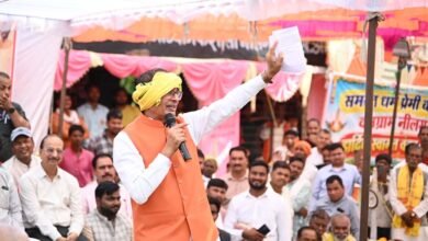 शिवराज सिंह चौहान ने नीलगढ़ के विस्थापित आदिवासी परिवारों के त्याग को किया नमन शिवराज सिंह चौहान ने नीलगढ़ के विस्थापित आदिवासी परिवारों के त्याग को किया नमन