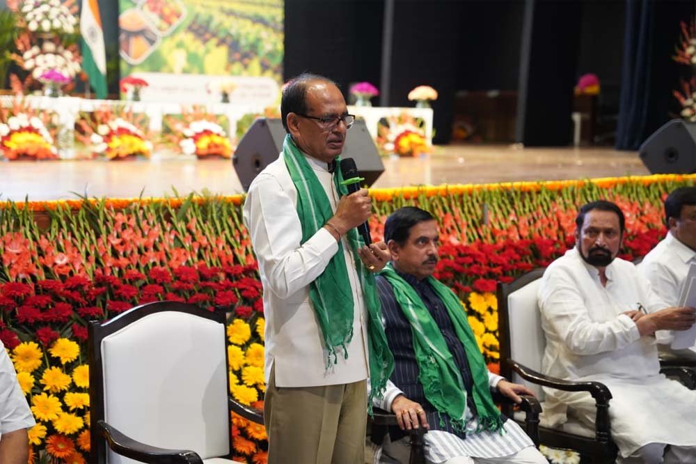 गन्ना किसानों के विवाद सुलझाने बनेगी संयुक्त कमेटी: शिवराज सिंह चौहान गन्ना किसानों के विवाद सुलझाने बनेगी संयुक्त कमेटी: शिवराज सिंह चौहान