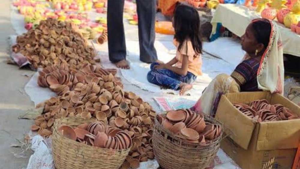 दिवाली पर राजबाड़ा में सजेगा बाजार, इंदौर के छोटे व्यापारियों को मिली बड़ी राहत दिवाली पर राजबाड़ा में सजेगा बाजार, इंदौर के छोटे व्यापारियों को मिली बड़ी राहत