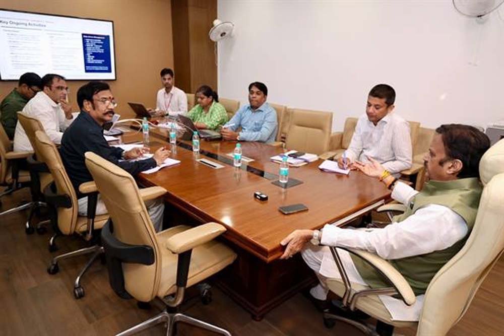 उच्च जोखिम वाली गर्भवती महिलाओं की समय पर स्वास्थ्य संस्थानों में भर्ती करें सुनिश्चित : उप मुख्यमंत्री शुक्ल उच्च जोखिम वाली गर्भवती महिलाओं की समय पर स्वास्थ्य संस्थानों में भर्ती करें सुनिश्चित : उप मुख्यमंत्री शुक्ल