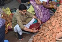 स्थानीय कारीगरों की मेहनत से रोशन हो हर घर, स्वदेशी दीयों से मनाएं दीपावली – राजस्व मंत्री  टंक राम वर्मा