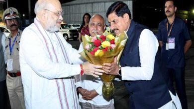 मुख्यमंत्री डॉ. यादव ने केंद्रीय गृह मंत्री शाह को दी भावभीनी विदाई मुख्यमंत्री डॉ. यादव ने केंद्रीय गृह मंत्री शाह को दी भावभीनी विदाई