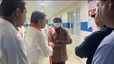 उप मुख्यमंत्री विजय शर्मा ने अस्पताल पहुंचकर जाना सड़क हादसे में घायलों का हाल उप मुख्यमंत्री विजय शर्मा ने अस्पताल पहुंचकर जाना सड़क हादसे में घायलों का हाल