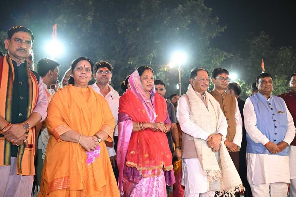 माता शबरी की पावन नगरी शिवरीनारायण में चित्रोत्पला गंगा महाआरती में शामिल हुए मुख्यमंत्री विष्णु देव साय माता शबरी की पावन नगरी शिवरीनारायण में चित्रोत्पला गंगा महाआरती में शामिल हुए मुख्यमंत्री विष्णु देव साय