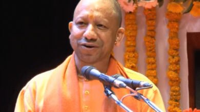 धन के लिए धर्म नहीं त्यागूंगा, छिड़ गया युद्ध तो बम-गोले भी दागूंगा : मुख्यमंत्री योगी आदित्यनाथ धन के लिए धर्म नहीं त्यागूंगा, छिड़ गया युद्ध तो बम-गोले भी दागूंगा : मुख्यमंत्री योगी आदित्यनाथ