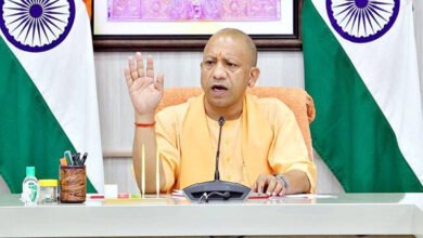 योगी सरकार का राहत कार्यों के साथ बाढ़ का पानी उतरते ही सफाई और दवा छिड़काव तेज करने पर जोर योगी सरकार का राहत कार्यों के साथ बाढ़ का पानी उतरते ही सफाई और दवा छिड़काव तेज करने पर जोर